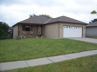 930 W Burt Dr, Lincoln, NE 68521