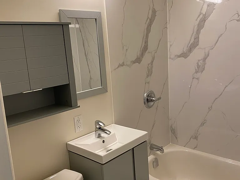 275 Nassau St N #2 — Photo 9
