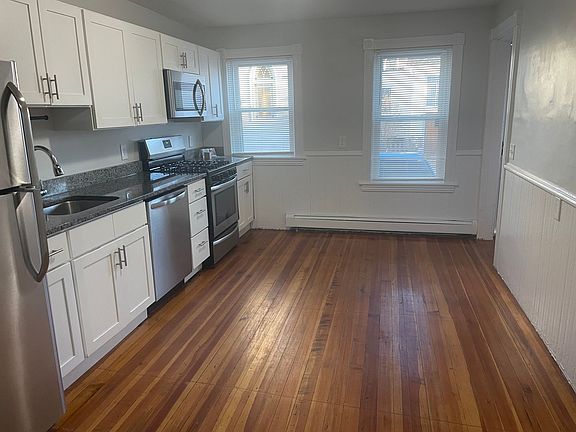 3rd image of 2-24 Oakleigh Ave #8