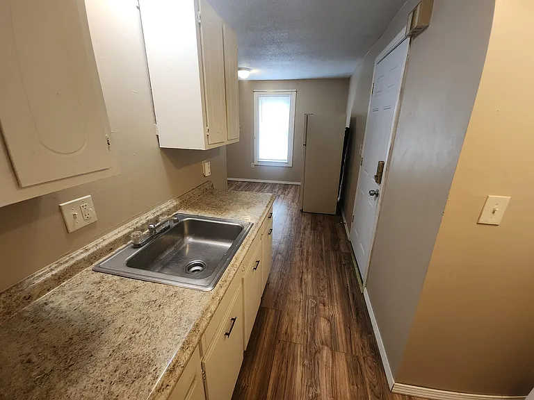 27 Fairview Ave #27B — Photo 6
