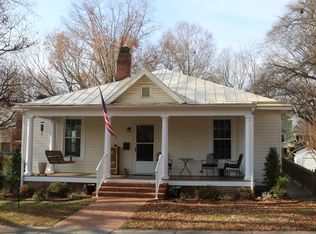 307 1st Ave, Farmville, VA 23901