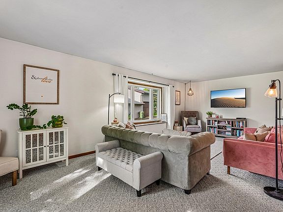 3rd image of 203 Hill Rd
