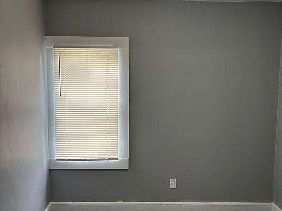 4th image of 3910 E 116th St #4