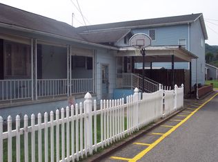 82 Everett St, Logan, WV 25601