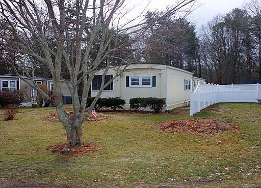 2nd image of 18 Deer Hill Ln