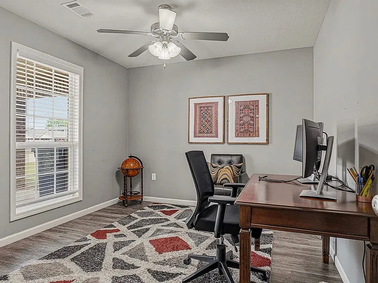4504 Regina Ct — Photo 27