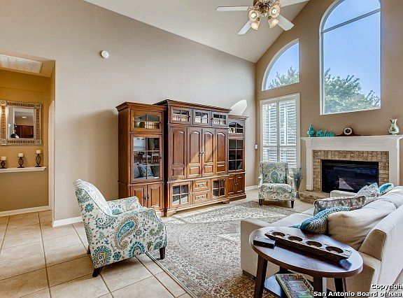 4th image of 814 Synergy Ln