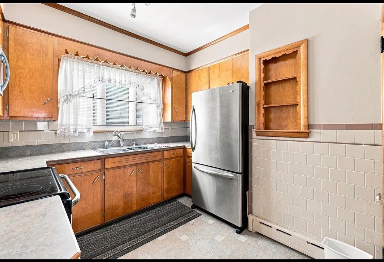 3 bed, 3800 sqft, $1,175 — Photo 1