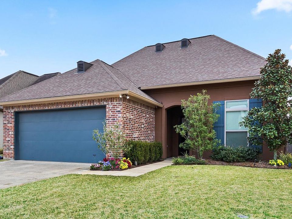 1st image of 111 Golden Cypress Dr