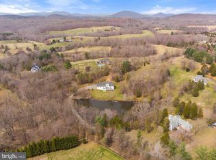 9427 Double Eagle Ln, Marshall, VA 20115