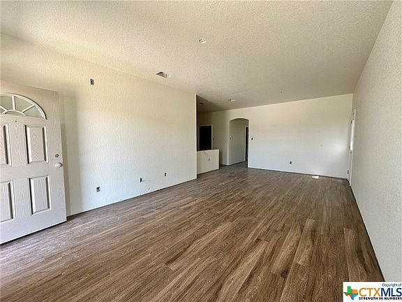 3rd image of 4921 Rose Garden Loop