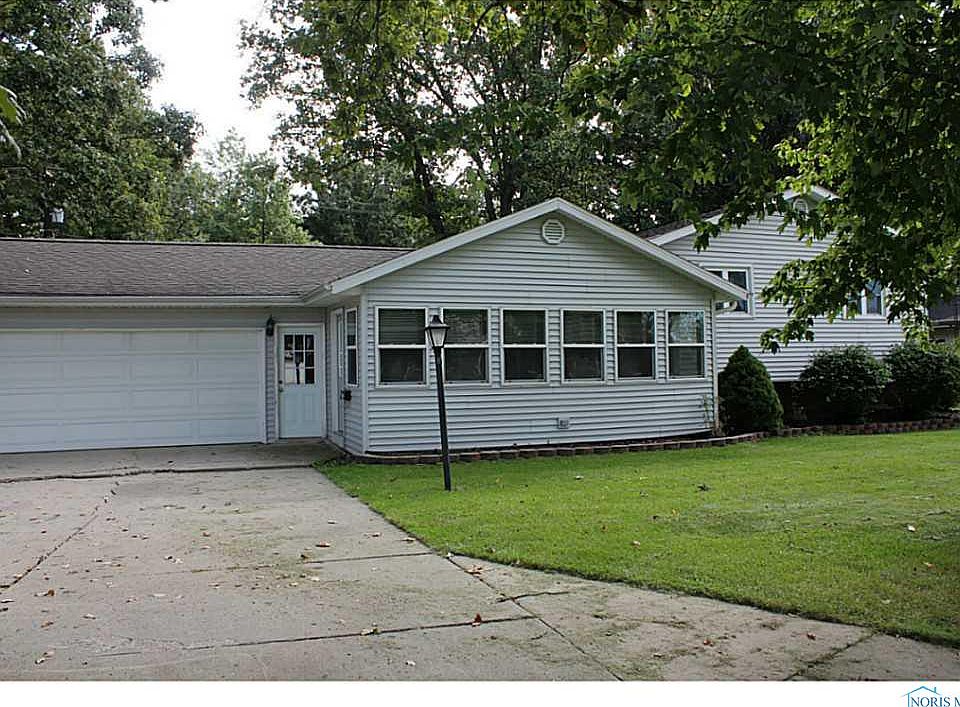 1st image of 2131 Royal Oak Ave