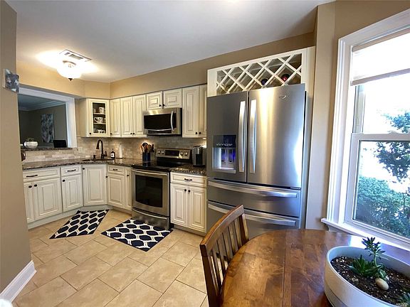 4th image of 2410 Farmers Ave Unit 1