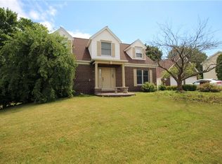 761 Shorecliff Dr, Rochester, NY 14612