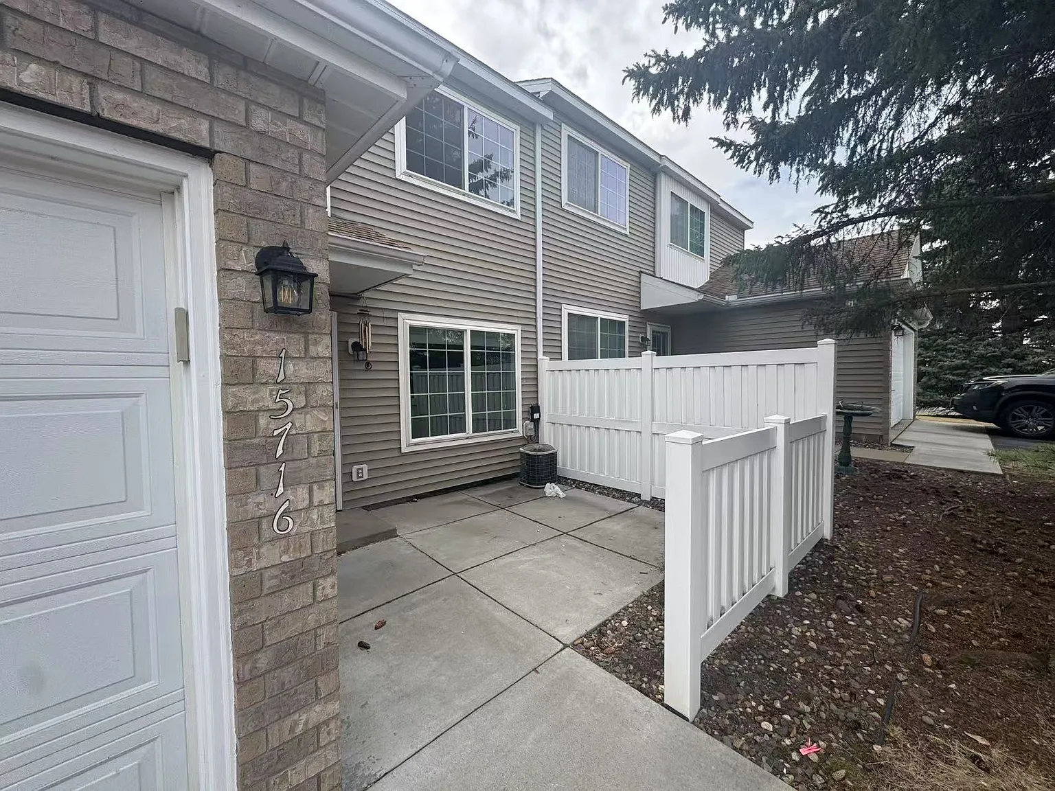 2 bed, 1.5 bath, 1320 sqft, $1,900 — Photo 3