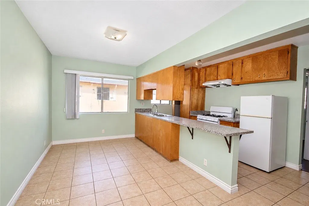 2 bed, 800 sqft, $1,950 — Photo 2