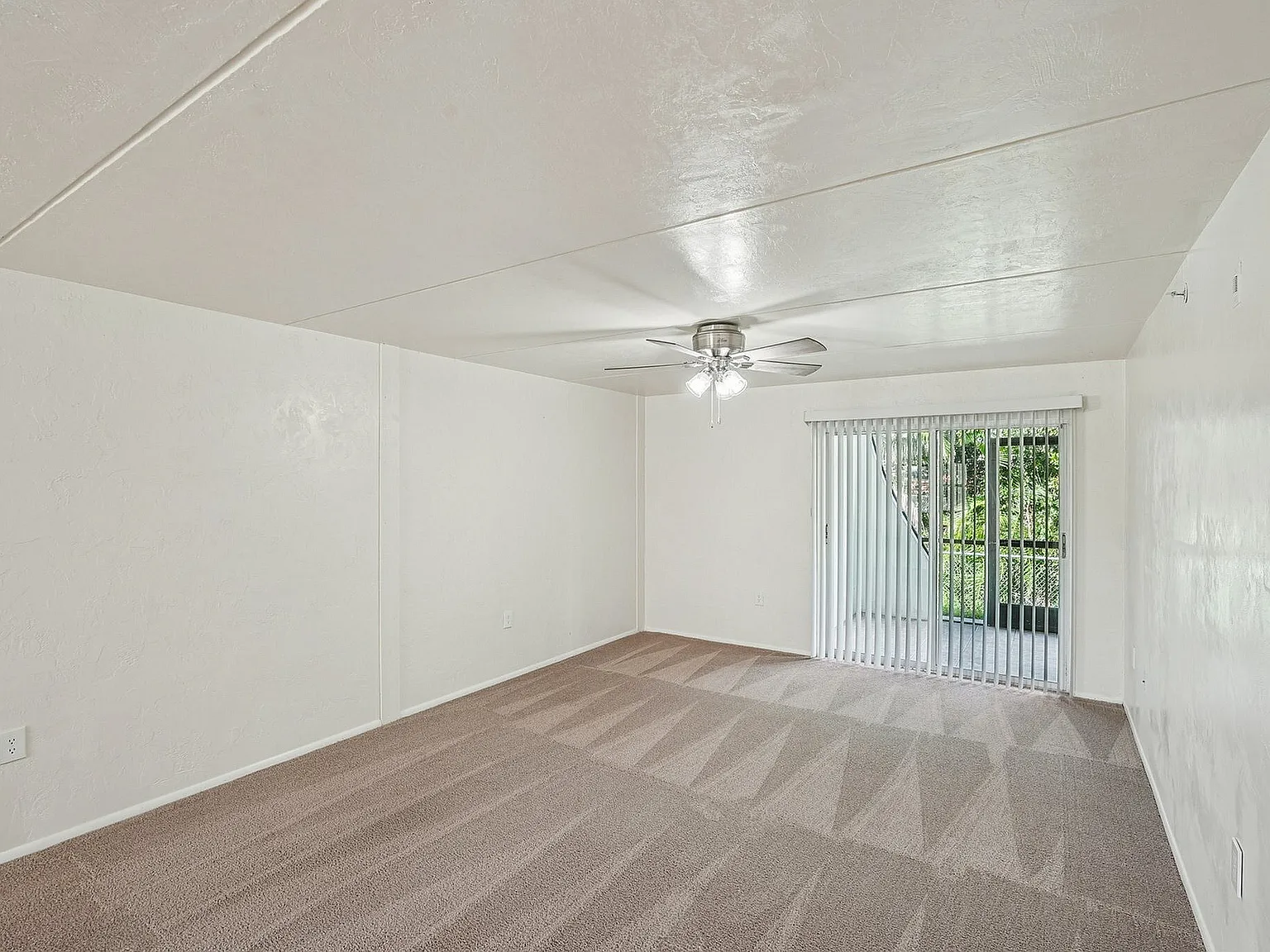 Coral Waters Apartments — Photo 2