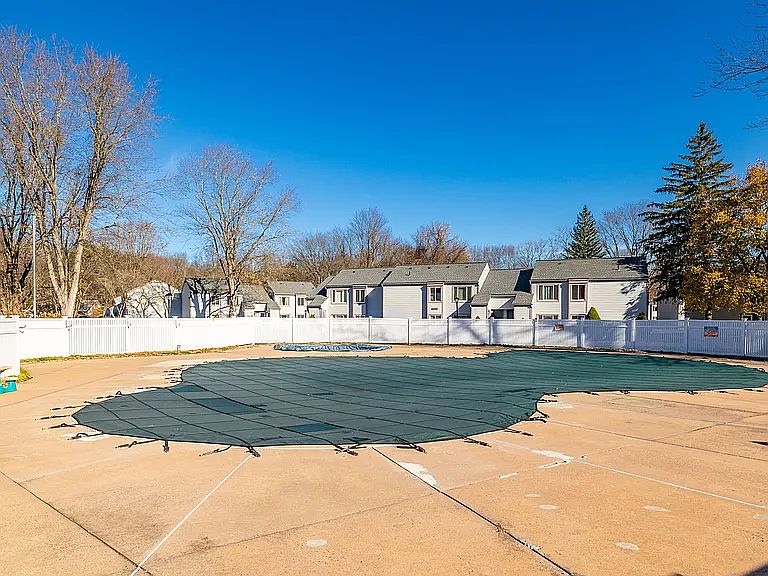 1st image of 28 Candlewood Dr