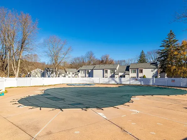 28 Candlewood Dr, South Windsor, CT 06074