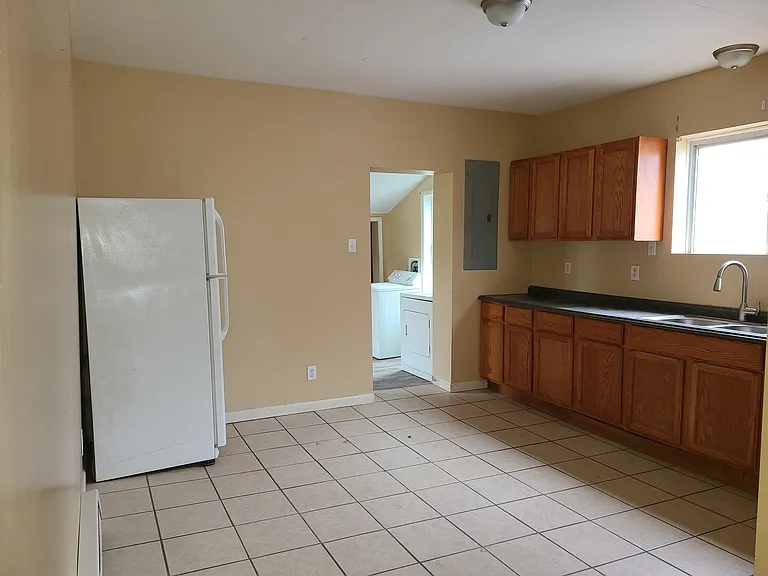 105 McClure St — Photo 7