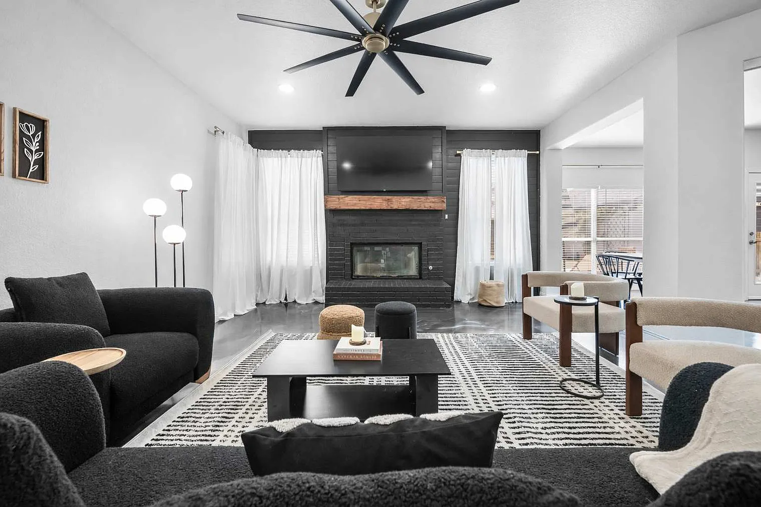 5 bed, 2.0 bath, 2734 sqft, $10,500 — Photo 1