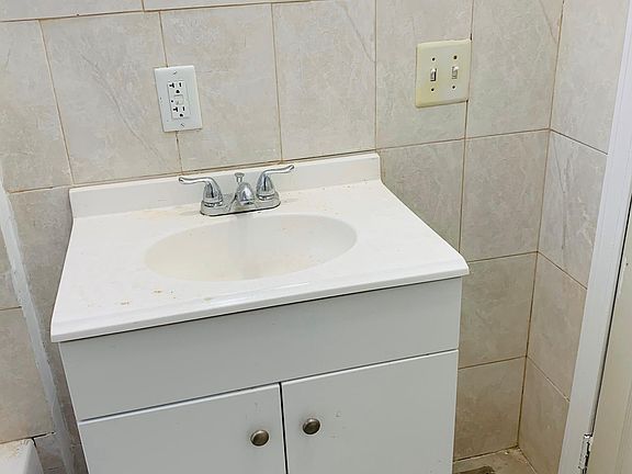 3rd image of 222 Olympic Ave #1