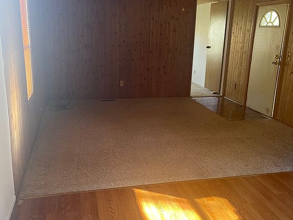 3rd image of 910 W Olive St #6