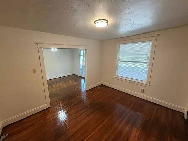3 bed, $1,325 — Photo 2