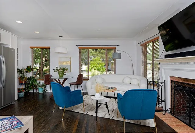 2290 N Glencoe St — Photo 2