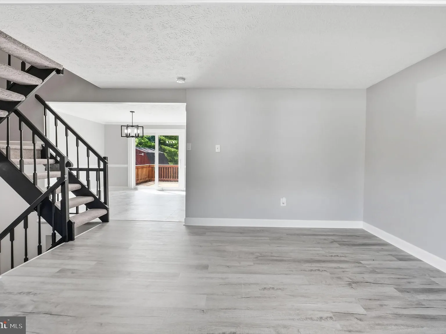 3 bed, 2.5 bath, 1364 sqft, $2,500 — Photo 4