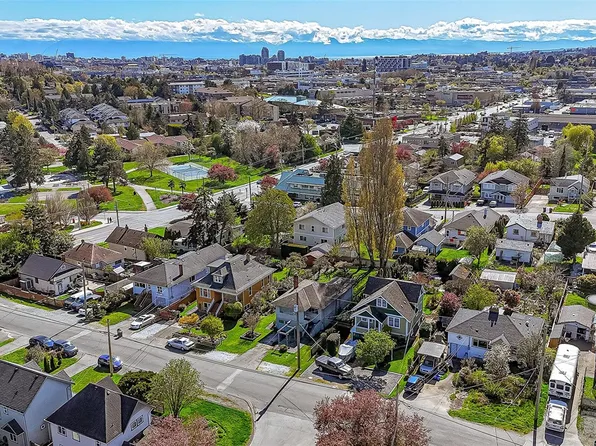 3426 Calumet Ave, Saanich, BC V8X 1V5