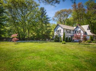 24 Pilgrim Rd, Rye, NY 10580