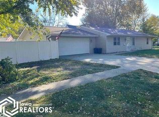 402 N G St, Oskaloosa, IA 52577