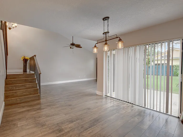 6165 Belleza Ln — Photo 8