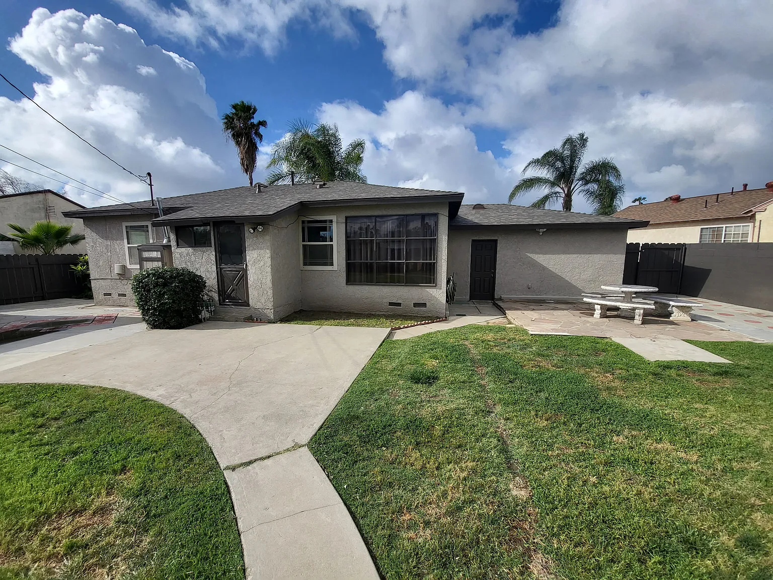 3 bed, 936 sqft, $2,800 — Photo 2
