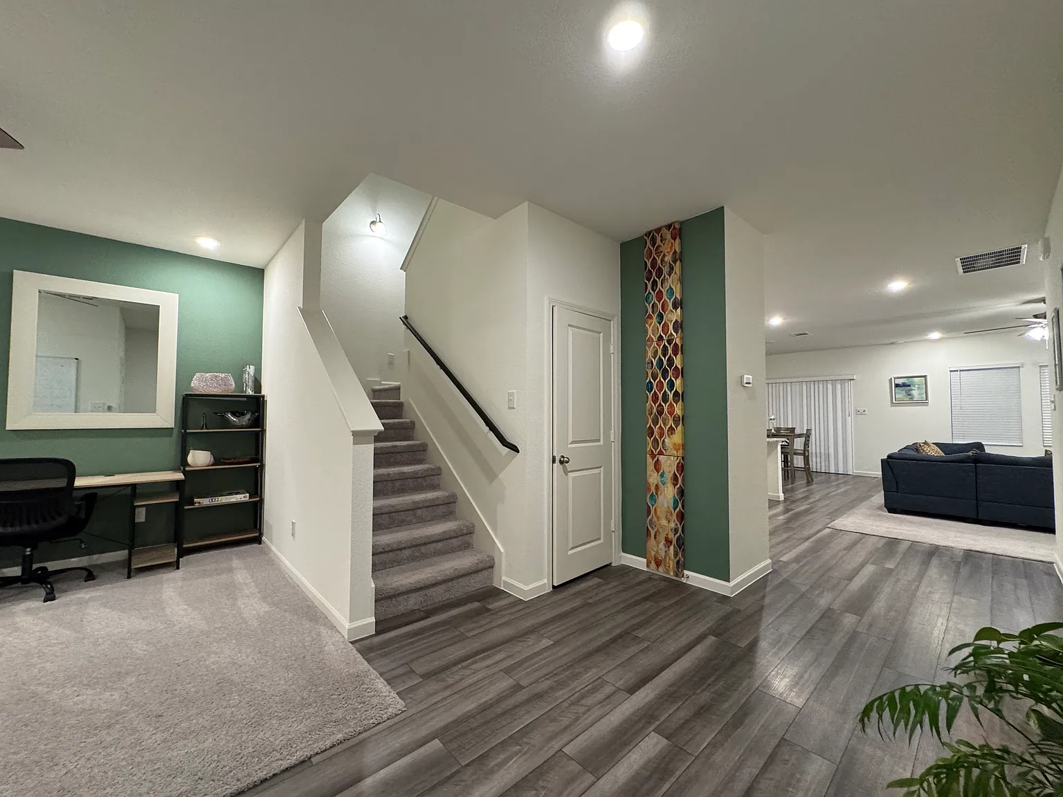5 bed, 2722 sqft, $2,999 — Photo 2