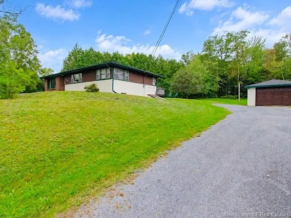 1129 River Valley Dr, Grand Bay Westfield, NB E5K 1B9