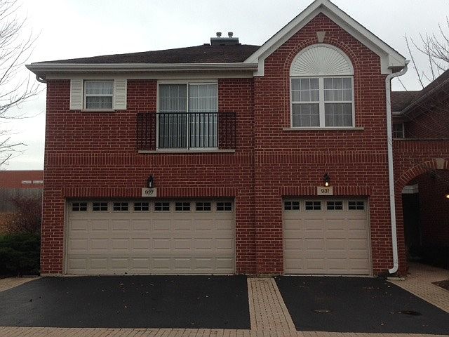 1st image of 927 Kensington Dr #7-B1