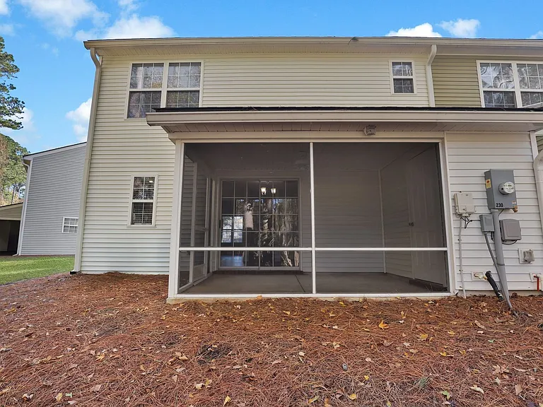 230 N Cir — Photo 38