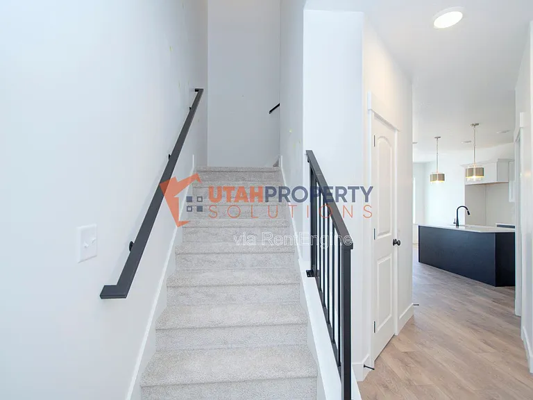 4419 W Templar Dr — Photo 2