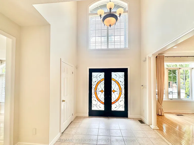 2293 Baronwood Dr — Photo 2