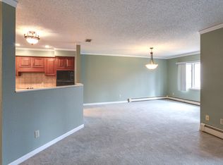 200 Castlebrooke Ln, Buffalo, NY 14221