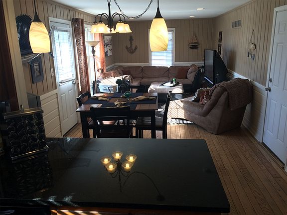 4th image of 1013 W 85th St