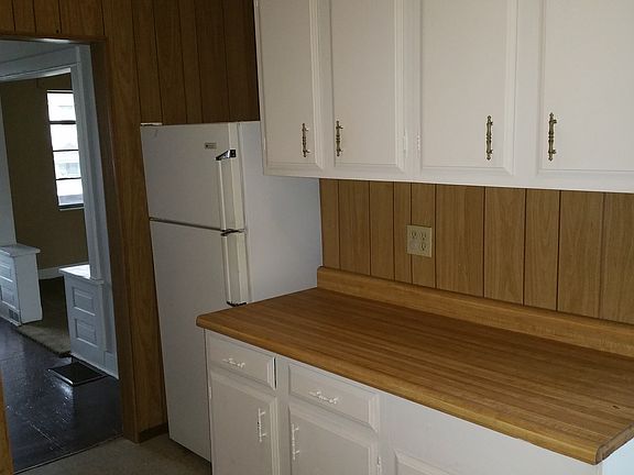 2nd image of 1333 Wellesley Ave