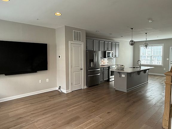 3rd image of 303 Davage Ln