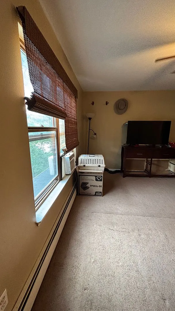 Spacious two-bedroom, two-full-bath apartment located in the heart of downtown. — Photo 4