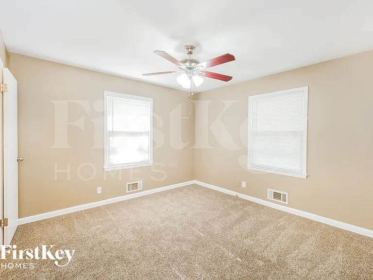 4837 Overton Ave — Photo 10