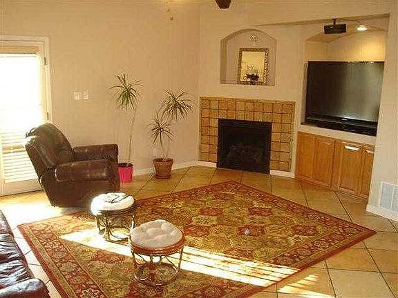 3rd image of 3709 Tierra Allen Pl