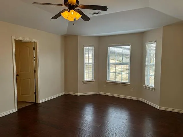 1300 Yorkshire Dr — Photo 12