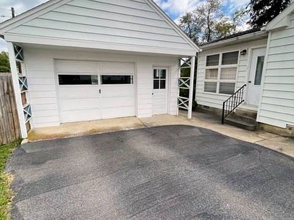 2nd image of 11021 Rosewood Dr